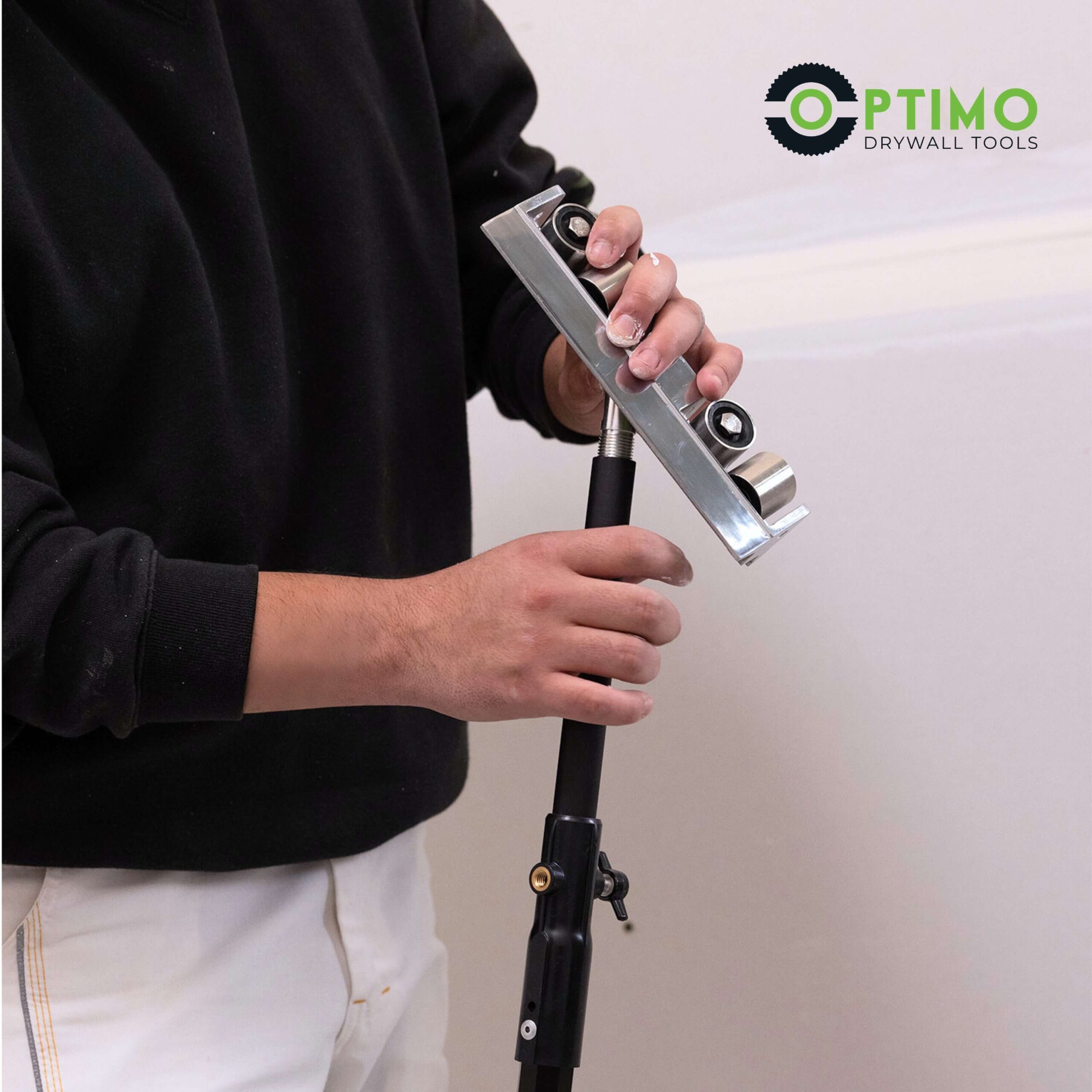 Optimo inside corner roller being used a contractor